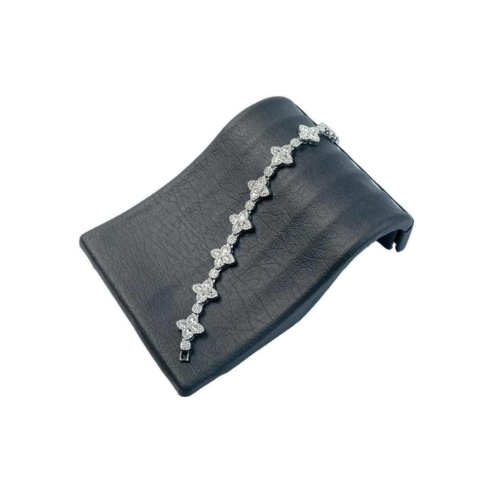  Diamond Bloom bracelet | دستبند فول نگین گل چهار برگ 